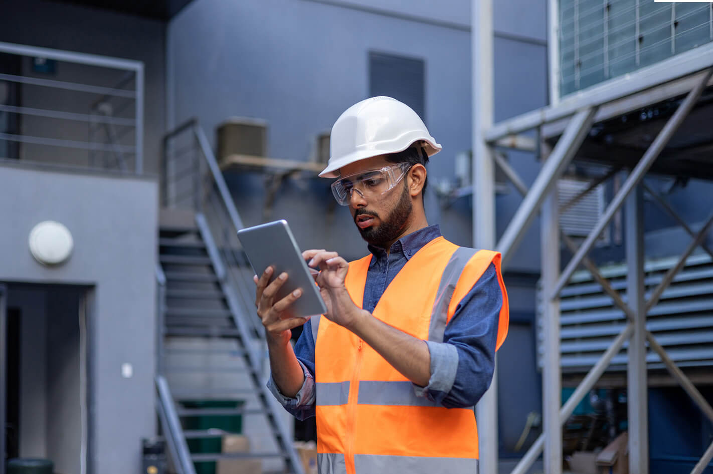 Six dangers that industrial workers face (and their safety solutions)